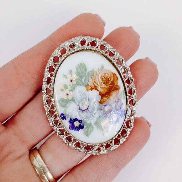 Vintage Mid Century Porcelain Floral Cameo Brooch Pendant Silver Filigree Oval - Picture 3 of 11